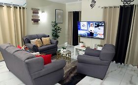 Spacious Luxury 3 Bed Rooms In Kingston